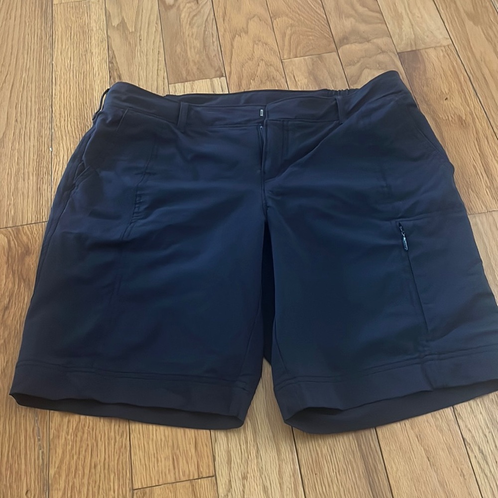 EUC Athleta size 10 women’s shorts